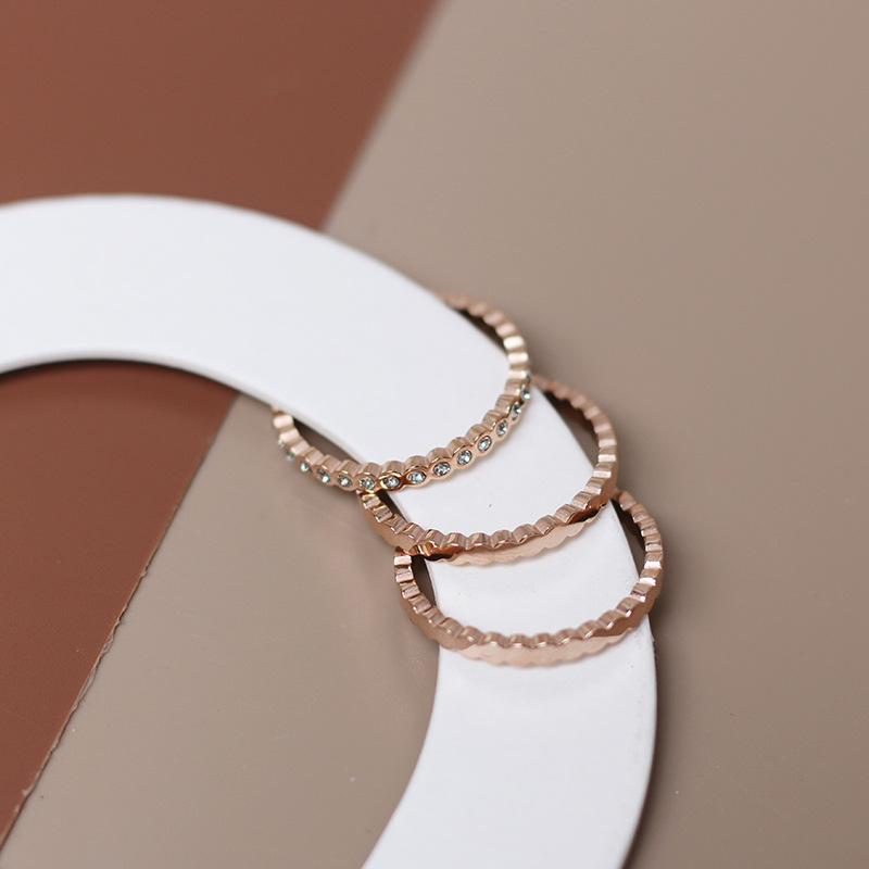 Set di anelli impilabili minimalisti con zirconi per donna_voghion.com