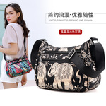 潮流女士印花单肩包百搭防水尼龙布包大容量户外旅行包轻便斜挎包