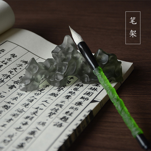 마이크 돌 연기가 자욱한 회색