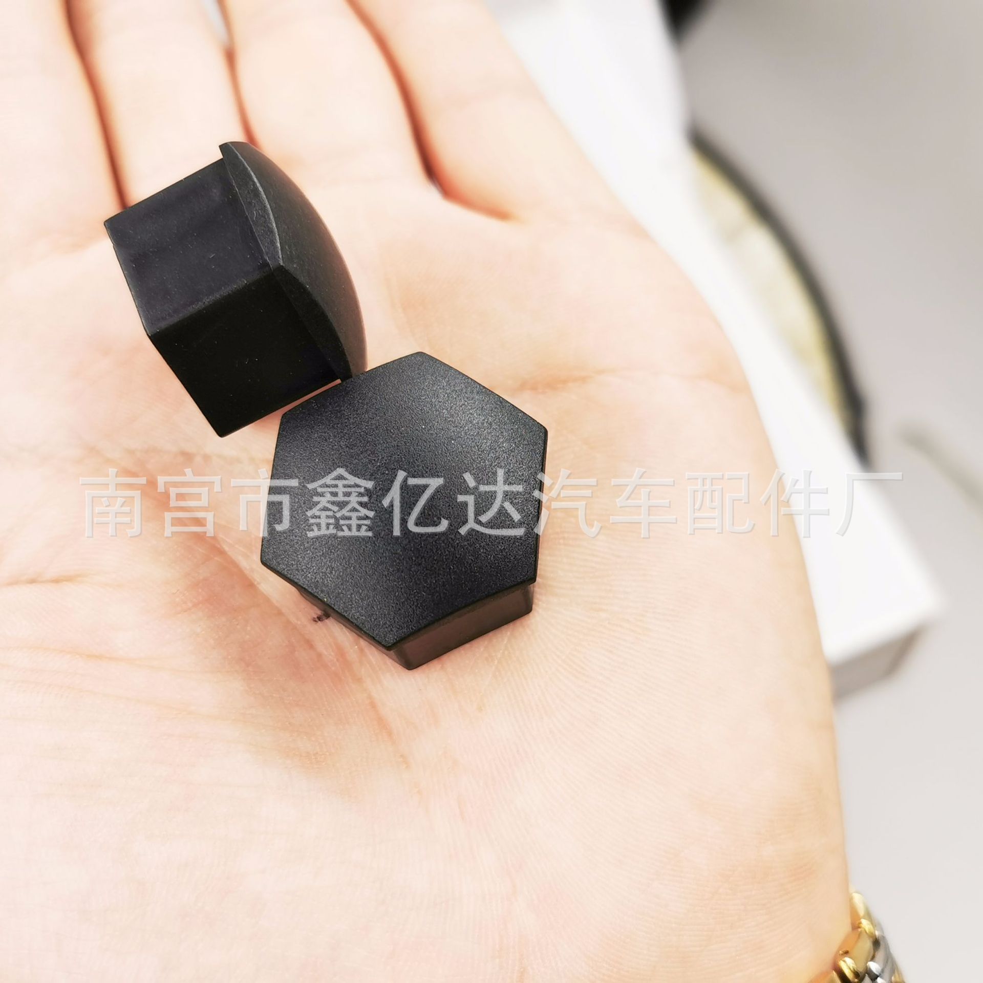 Adecuado para la tapa protectora de la rueda Tesla cubierta del tornillo del cubo de la rueda cubierta decorativa Modificación del neumático cubierta antioxidante a prueba de polvo T98