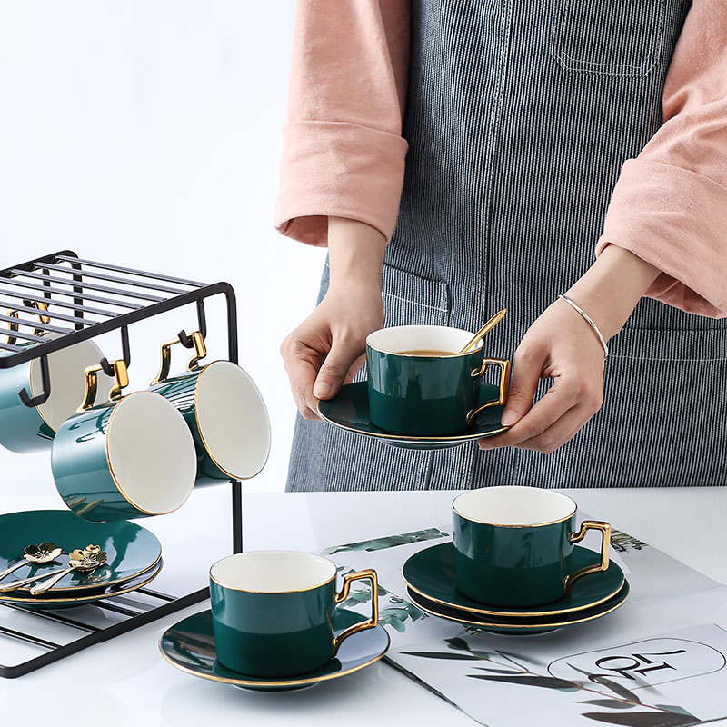 Estilo europeo pequeño Luz de lujo borde dorado taza de café y platillo traje de cerámica juego de té de la tarde del hogar Luoshi Flower House Flower Tea Appliance