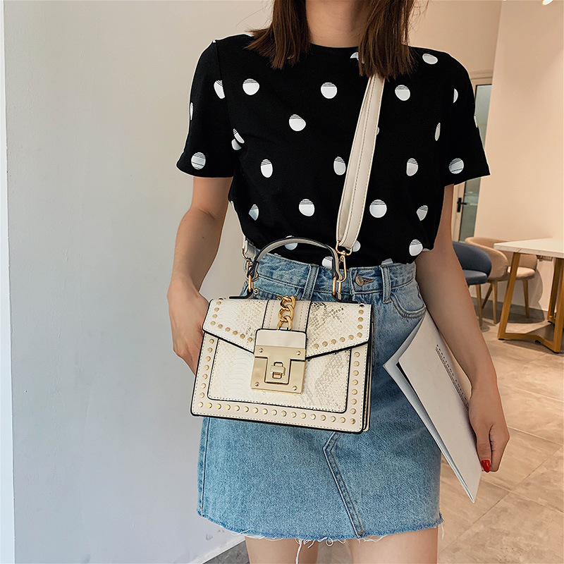 New snake skin pattern shiny three-dimensional small square with rivets, single shoulder crossbody lock chain, women's_voghion.com