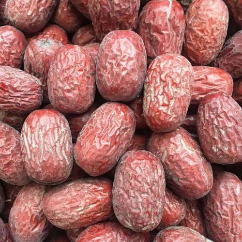 Xinjiang unwashed gray dates with soil like Qiang, large red dates in bulk, thick and sweet flesh, hanging dried gray dates