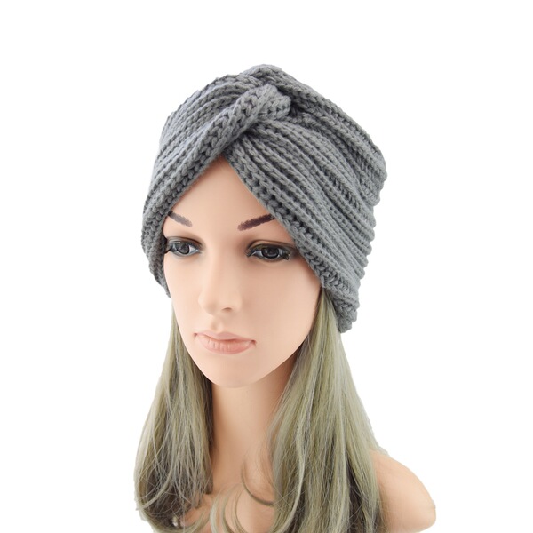 Woolen knitted hat made of faux fur