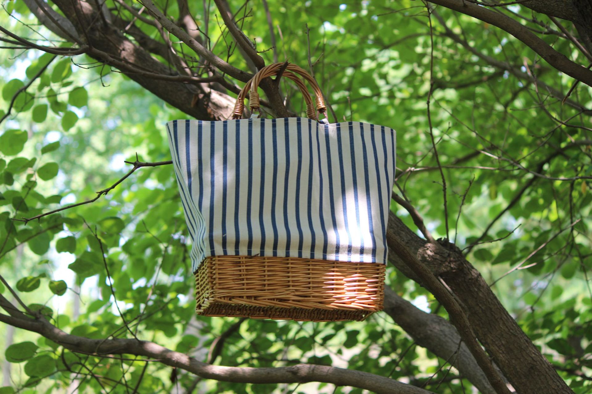 Nuovo prodotto in una borsa intrecciata in tessuto per vele in rattan e paglia, portatile_voghion.com