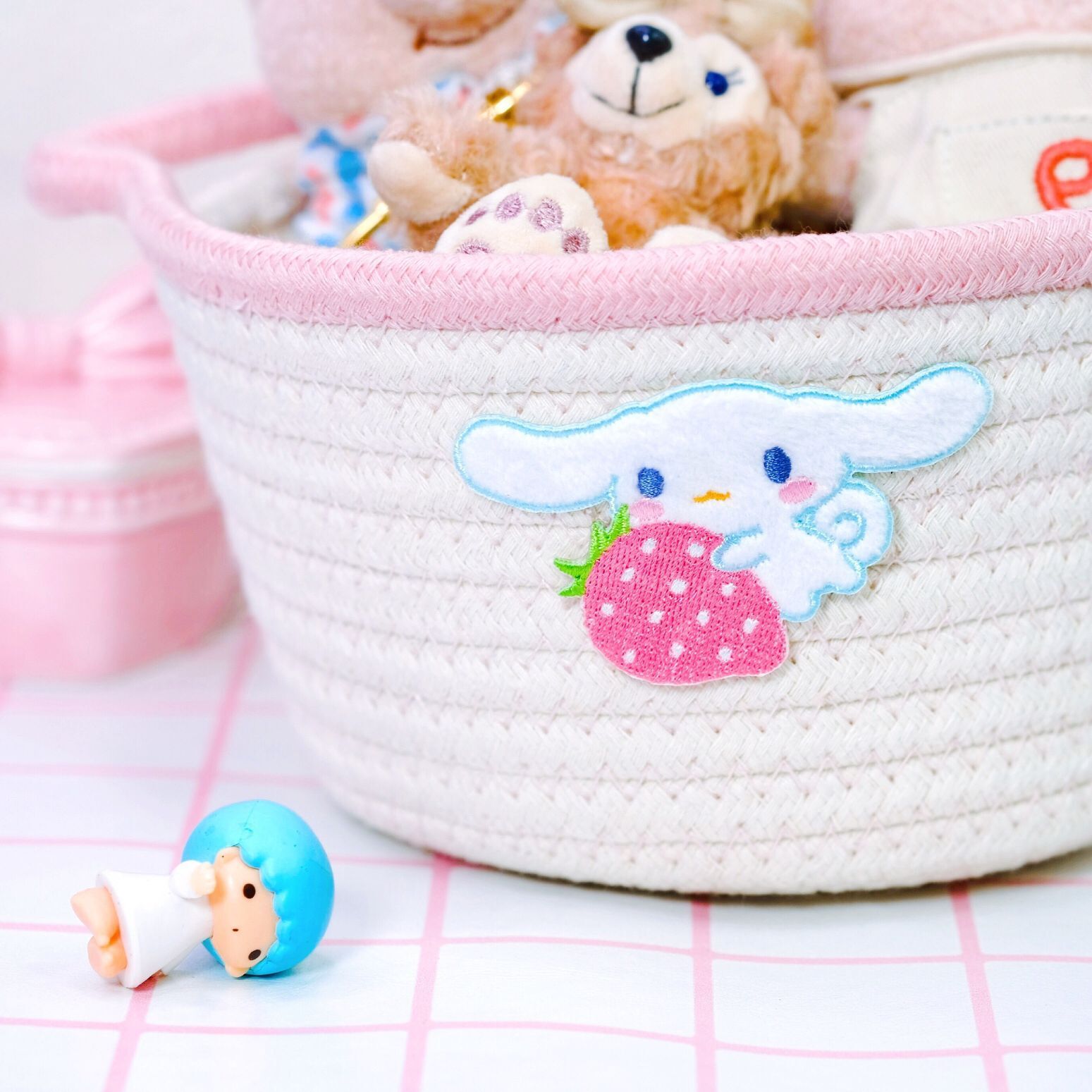 厂家销售 可爱毛绒动物刺绣贴卡通手帐DIY包包服装辅料查厂家批发