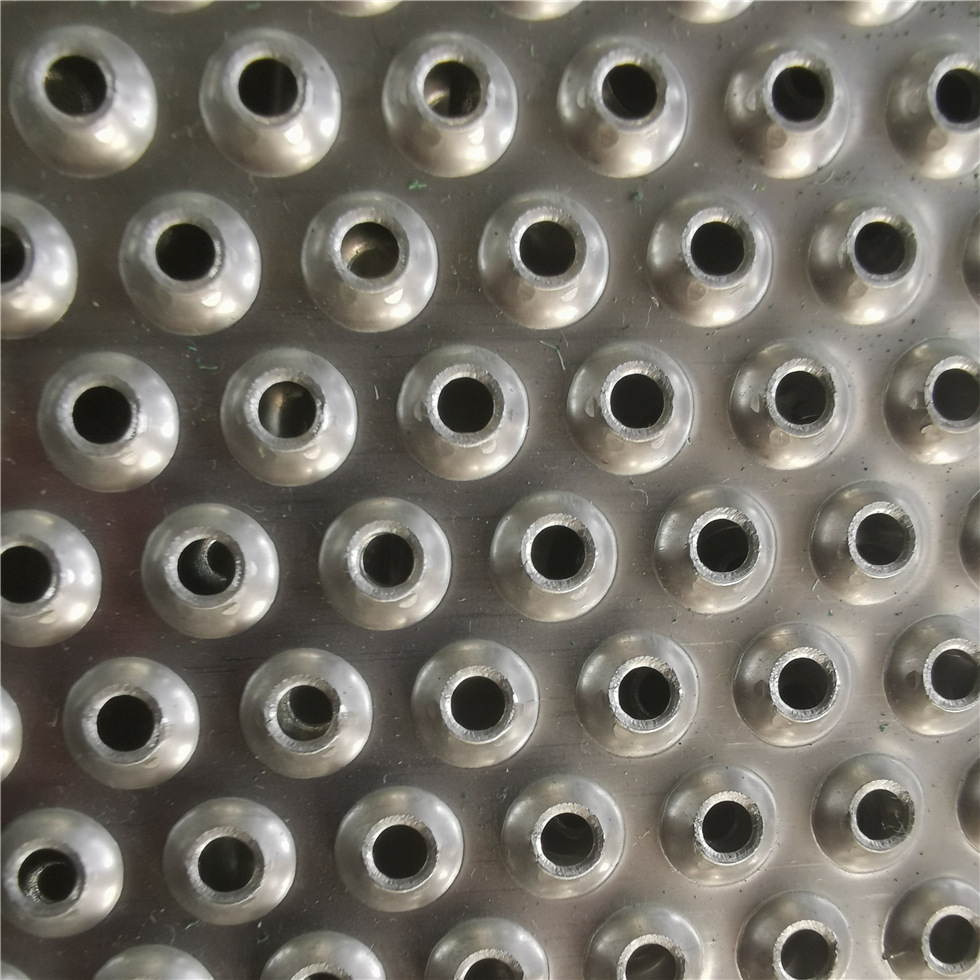 厂家防滑板加工 制作 起鼓防滑板 车间防滑板 机械防滑板冲孔网