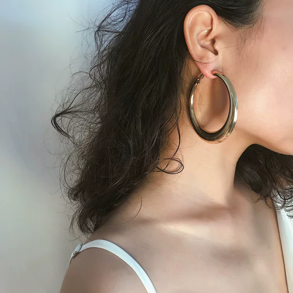 European and American exaggerated elegant metal glossy earrings female personality temperament simple geometric oval earrings