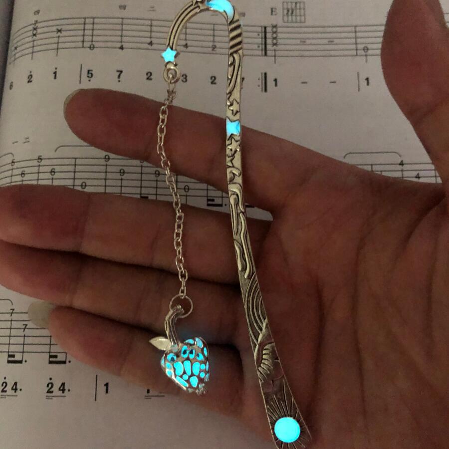 Foreign trade Explosive money Noctilucent Apple modelling personality bookmark Antique Silver luminescence alloy bookmark fluorescence Jewelry