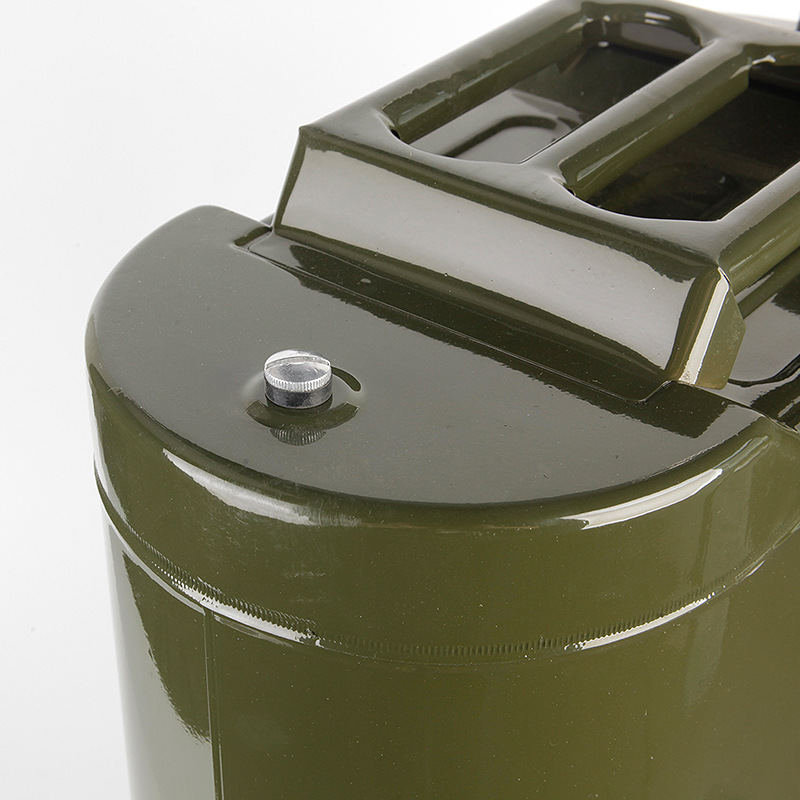 El fabricante vende tanques de combustible cuadrados, tanques de combustible con tapa de aluminio engrosada de múltiples especificaciones, y tanques portátiles de gasolina de repuesto para automóviles. image 6