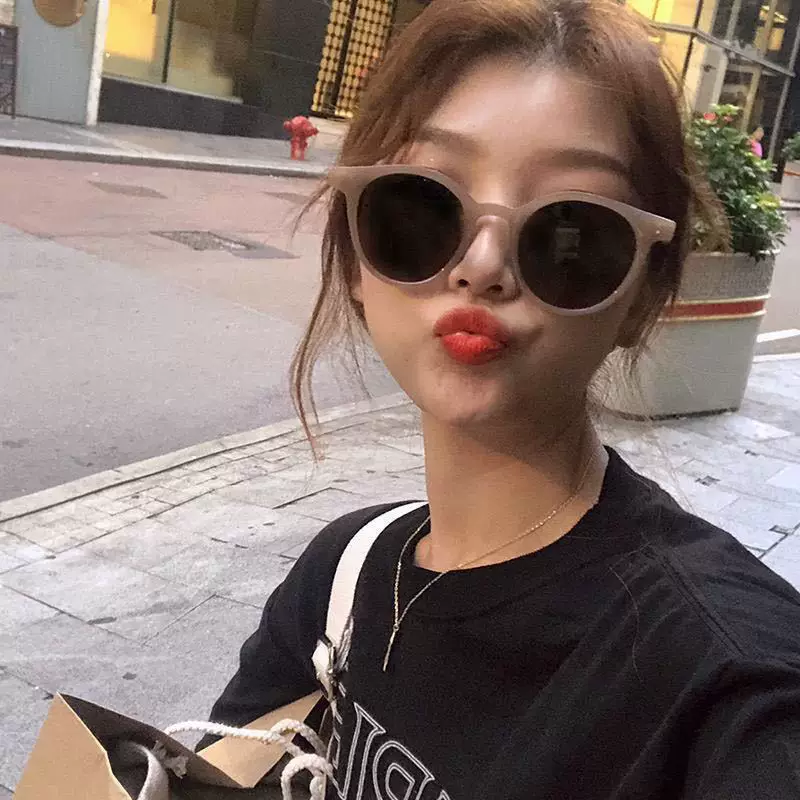 TikTok, ретро солнцезащитные очки, брендовые очки в тренде, интернет-знаменитость