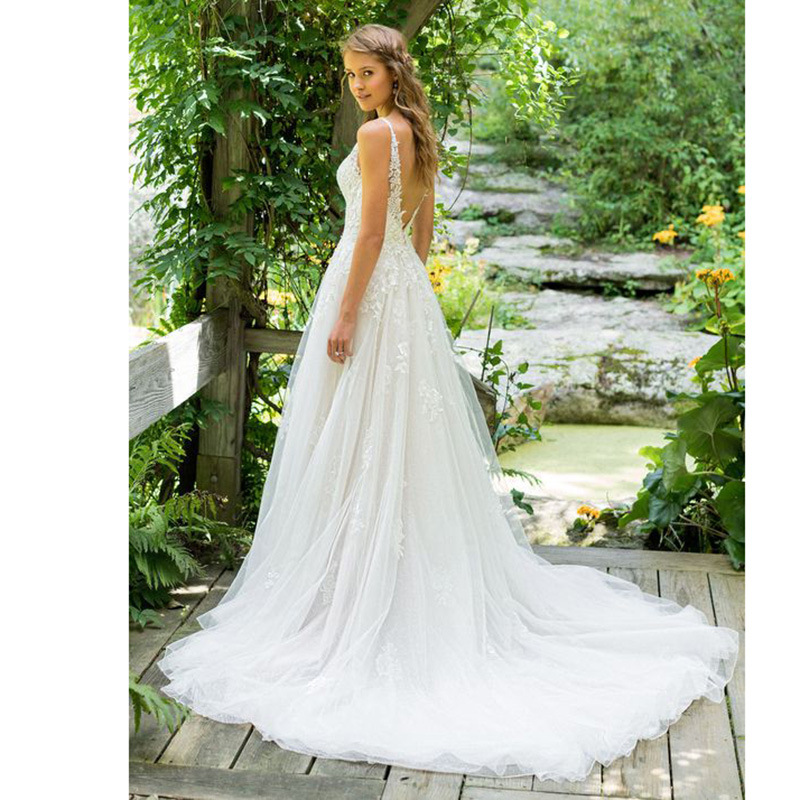 Shoulder Deep V Wedding Dress 2025 New European and American Bride Large Size Slimming Look Long Tail Lace Beach Gauze