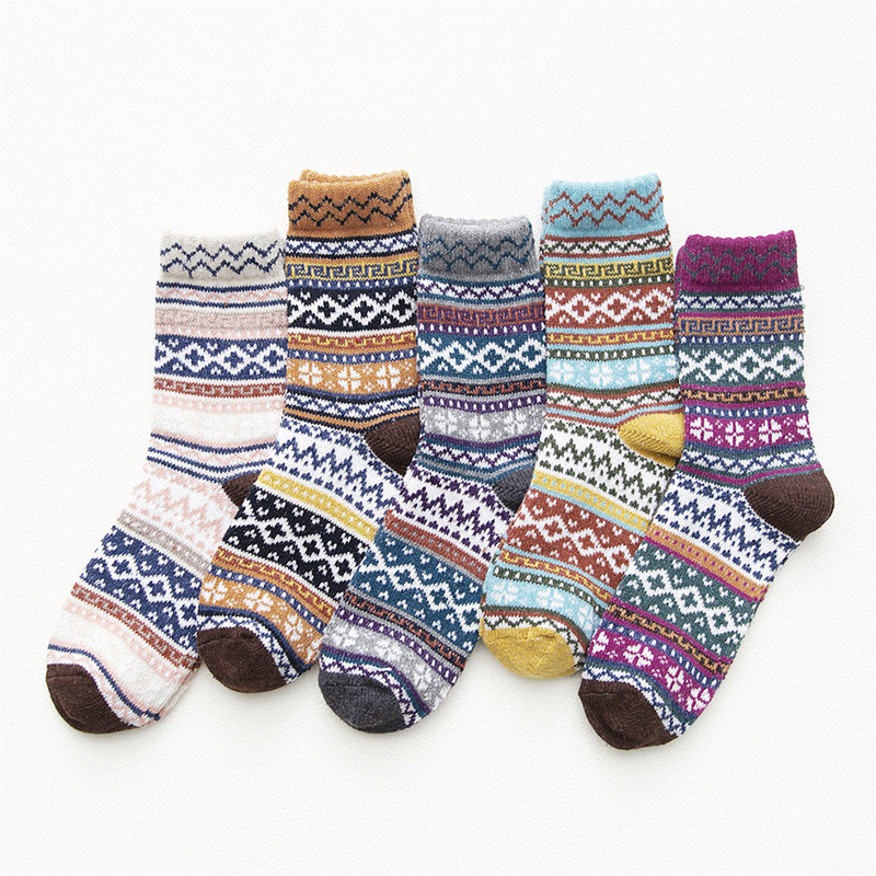 Cross-border Amazon Supply women's mid-calf rabbit wool socks autumn and winter thickened warm women's socks lengthened cross flower Cross-border Amazon Supply women's mid-calf rabbit wool socks autumn and winter thickened warm women's socks lengthened cross flower