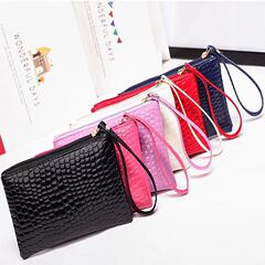 Handbags are affordable and convenient, with many small wallets and gift bags available. We only ship black items, and other colors are only sold in full quantities.