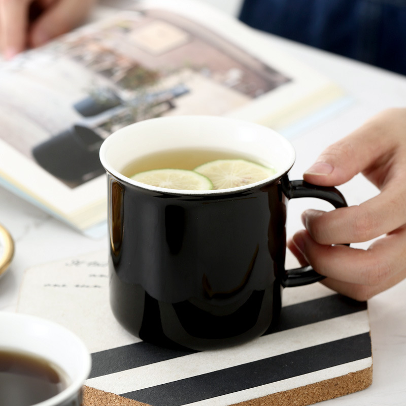 Taza de cerámica con cuchara creativa mango de oro personalidad negra pareja hombres y mujeres taza de leche taza de agua doméstica taza de té taza