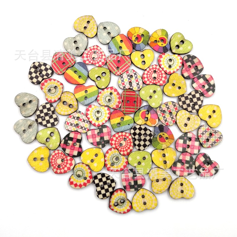 Tablero de madera con estampado de troncos de 15mm, corazón de melocotón, botones de madera pintados, mezcla 100 piezas por paquete