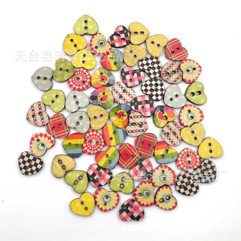 Tablero de madera con estampado de troncos de 15mm, corazón de melocotón, botones de madera pintados, mezcla 100 piezas por paquete