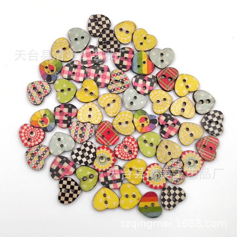 Tablero de madera con estampado de troncos de 15mm, corazón de melocotón, botones de madera pintados, mezcla 100 piezas por paquete