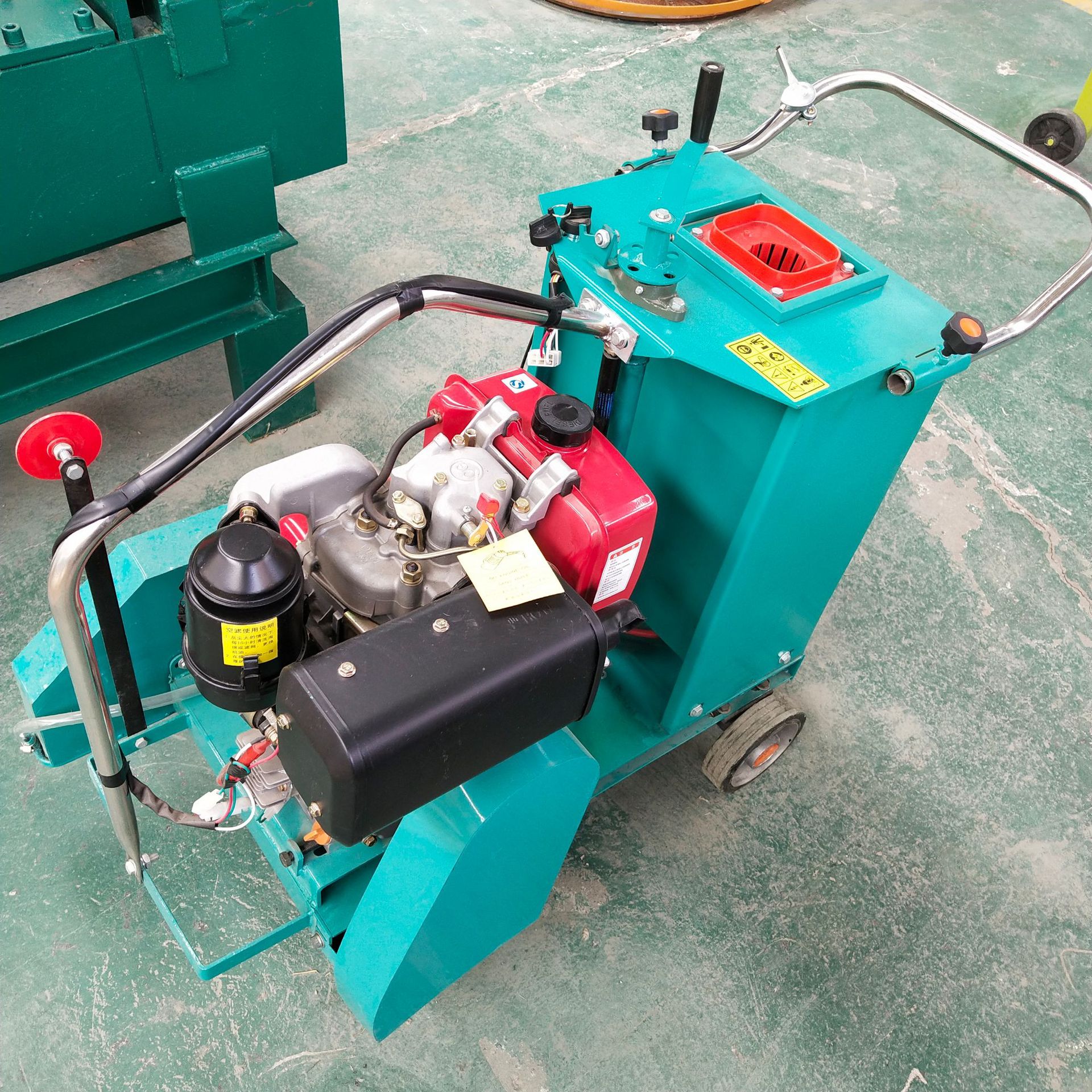 买刻纹机找山东森泰 混凝土路面刻纹机 公路养护切缝刻槽机