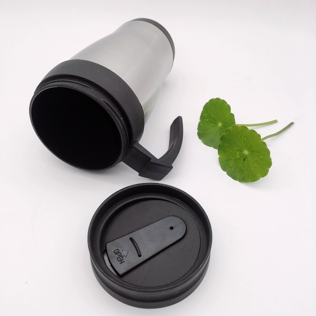 Fábrica al por mayor de doble capa de acero inoxidable coche taza interior de plástico exterior de acero taza de regalo 450mL taza de agua del coche con mango