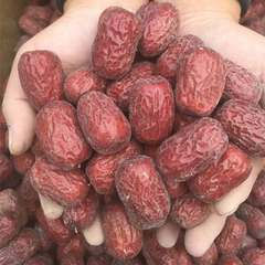 Xinjiang unwashed gray dates with soil like Qiang, large red dates in bulk, thick and sweet flesh, hanging dried gray dates