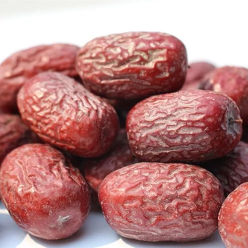 Xinjiang unwashed gray dates with soil like Qiang, large red dates in bulk, thick and sweet flesh, hanging dried gray dates