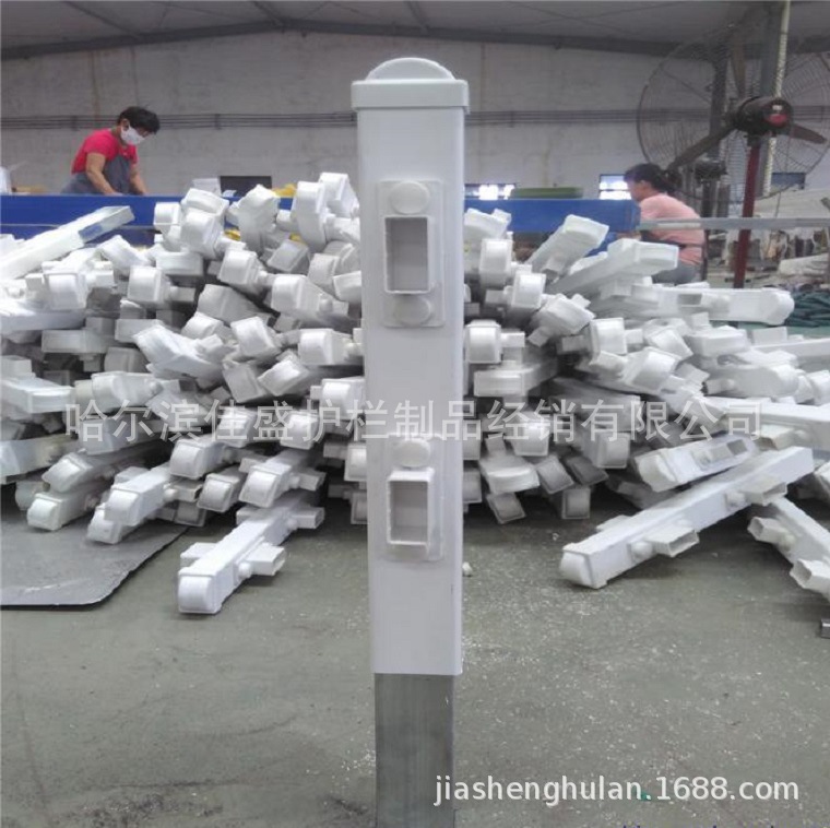 佳盛护栏生产销售小区庭院隔离栅栏PVC草坪护栏操场小区院墙护栏