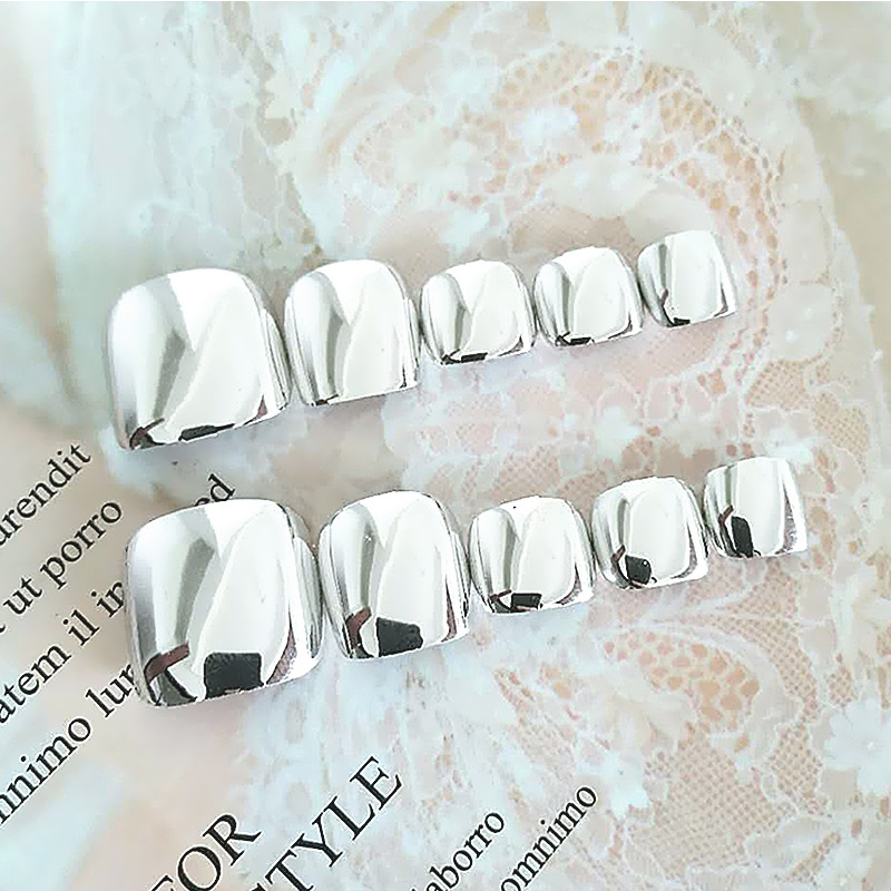 Uñas postizas cortas de metal plateado, estilo dulce y fresco, parches de uñas desmontables, uñas postizas, piezas de uñas terminadas al por mayor.