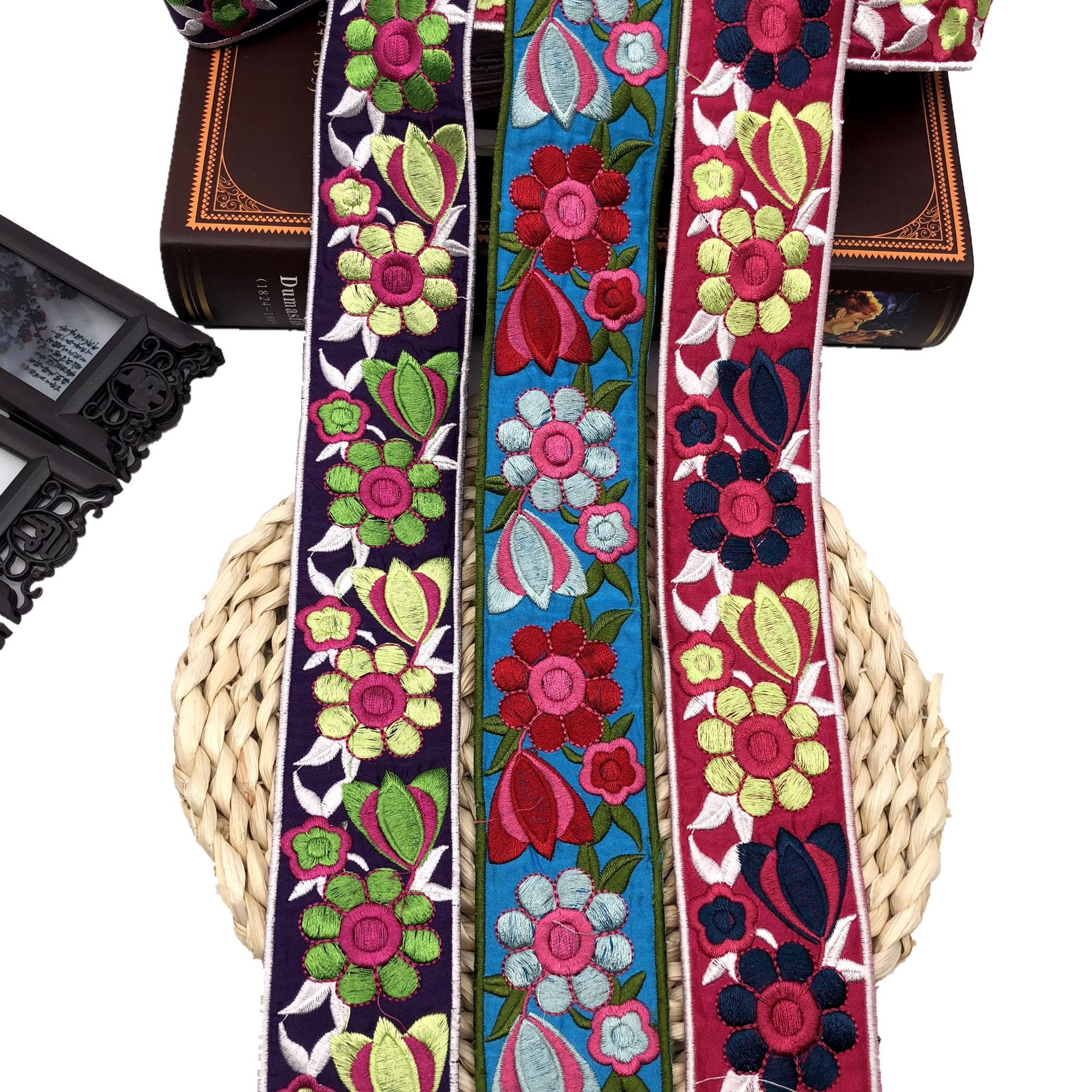 品质外贸出口欧美中大花朵刺绣花边 民族风复古条码绣花带辅料