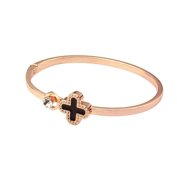 fashionable geometric lucky clover