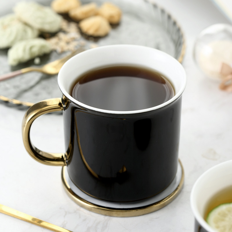 Taza de cerámica con cuchara creativa mango de oro personalidad negra pareja hombres y mujeres taza de leche taza de agua doméstica taza de té taza