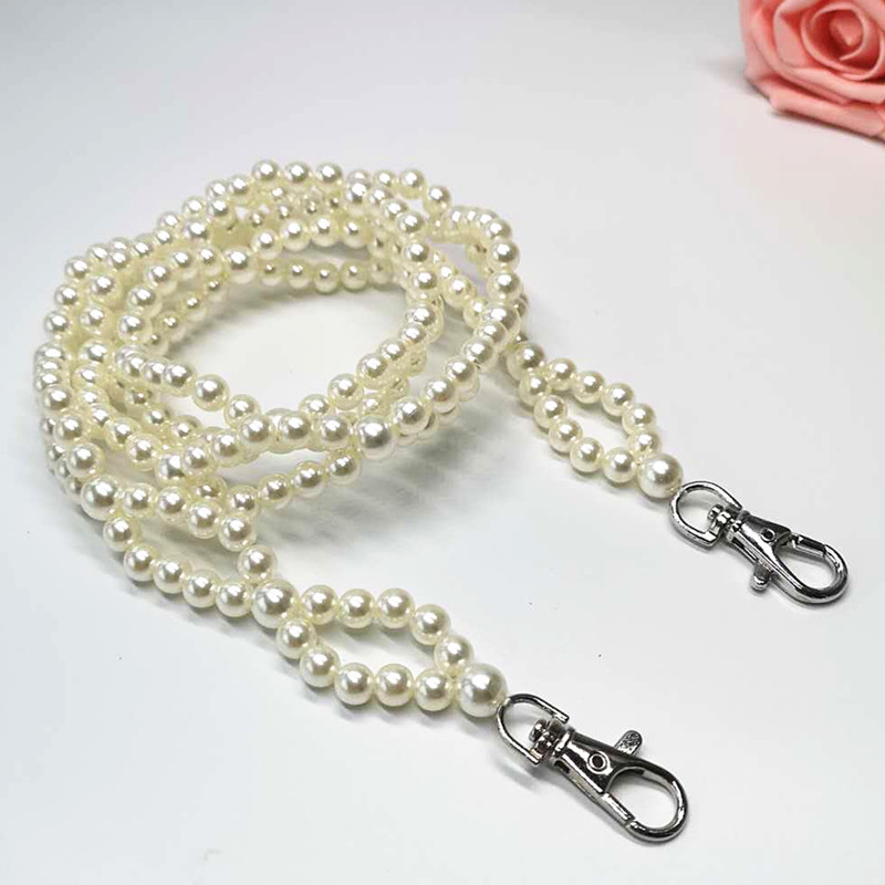 Bag with accessories on chain