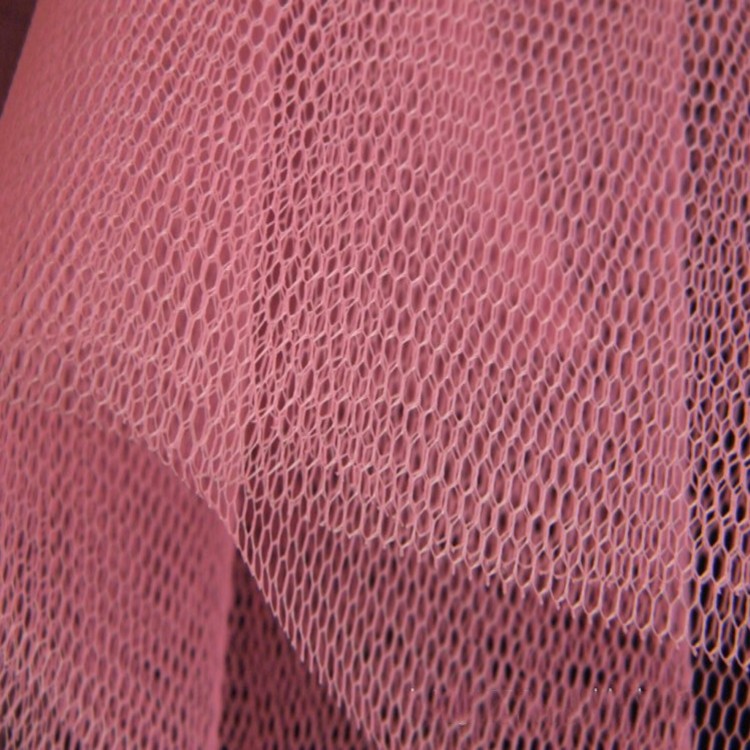 供应50D硬网网眼布 大网眼布 婚纱布料  涤纶六角网眼布 产地货源