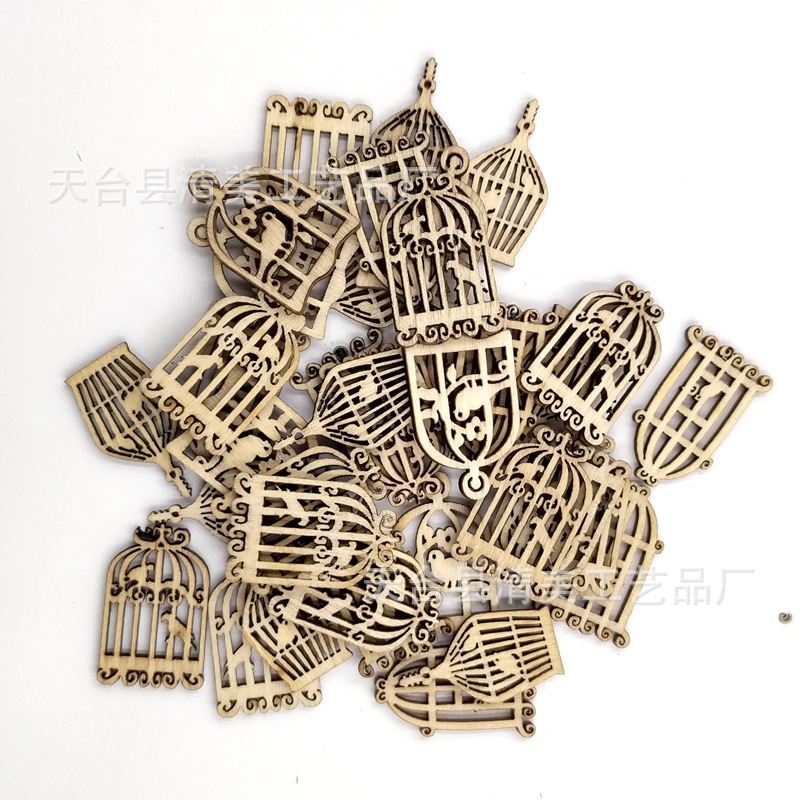 Cesta de pájaro hueca de troncos botones decorativos colgantes de jaula de pájaro de dibujos animados de madera 50 piezas por paquete