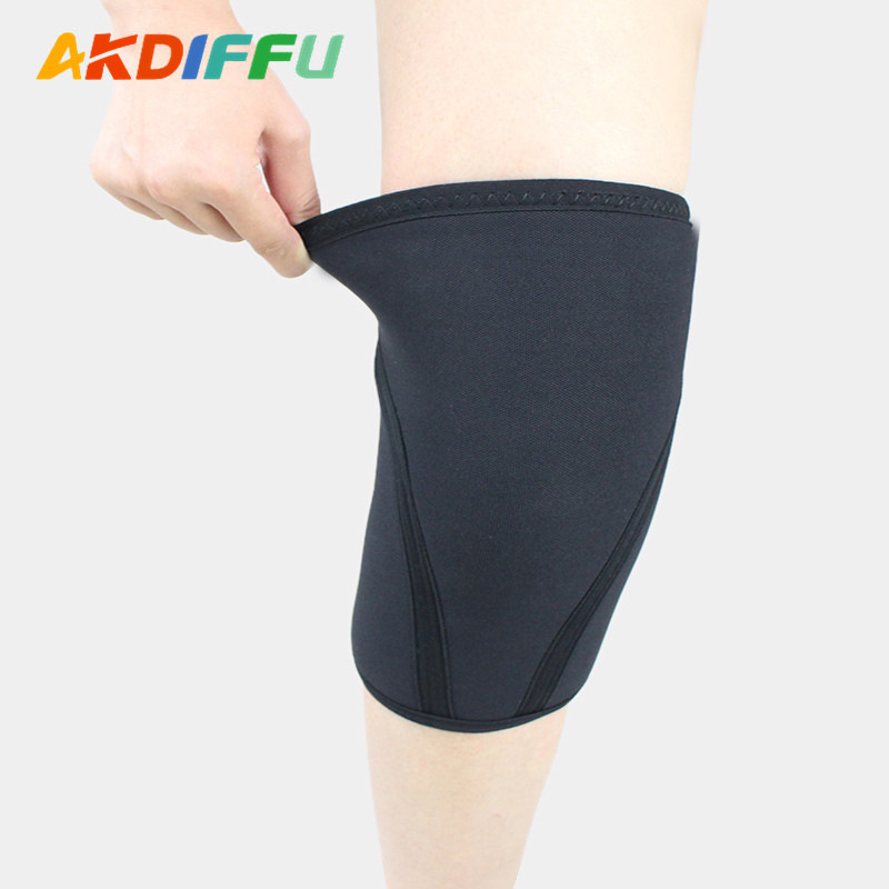 Fábrica al por mayor de neopreno material de buceo rodillera levantamiento de pesas entrenamiento de fuerza en cuclillas engrosada entrega de neopreno