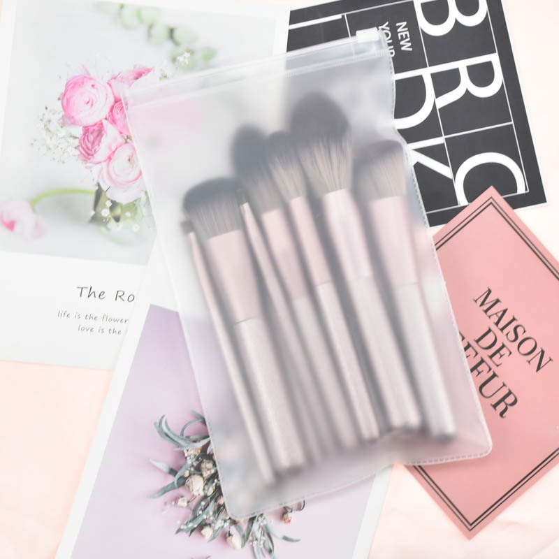 Yilin 12 pequeña uva pinceles de maquillaje traje Cangzhou pequeña uva super suave sombra de ojos cepillo suelto herramientas de belleza