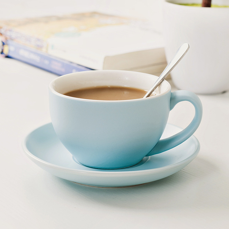 Conjunto de tazas de café tazas de cerámica tazas creativas tazas de agua con cucharas platos de cuatro piezas con logotipo impreso