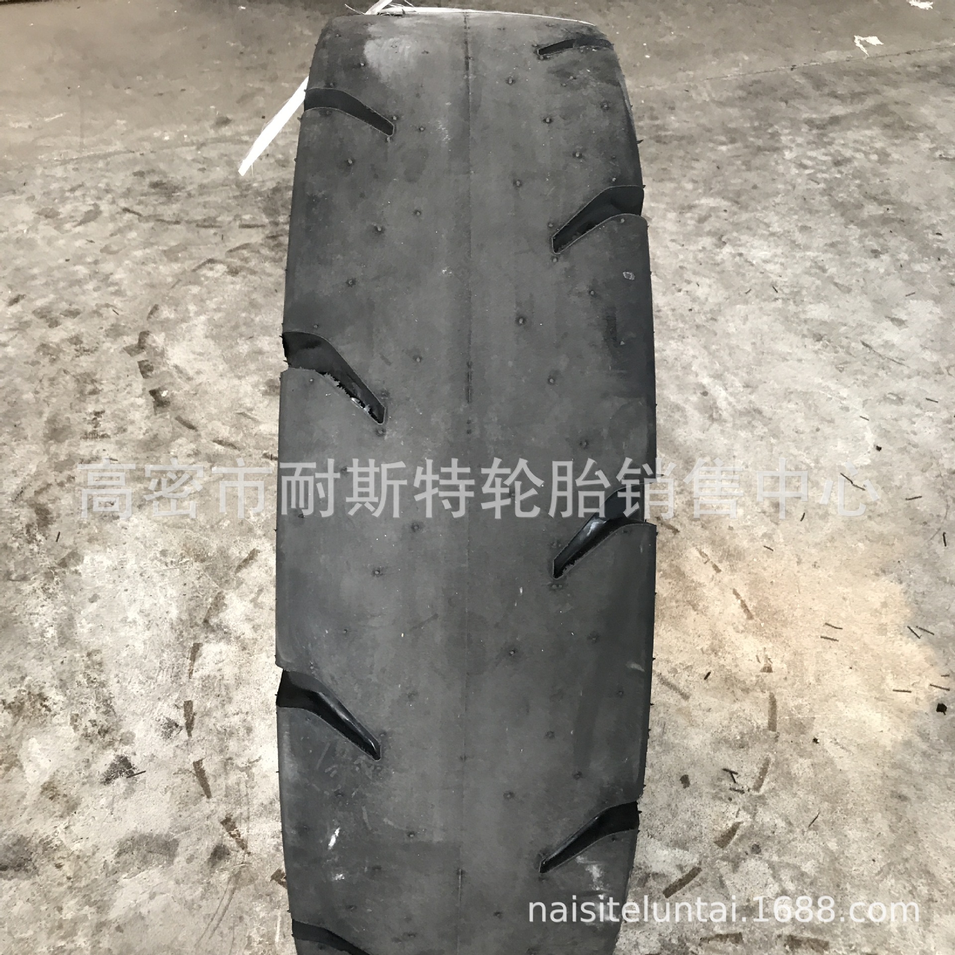 铲运机 光面轮胎9.75-18 轮胎