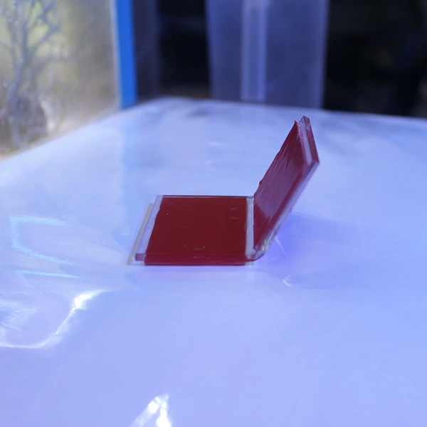 Light enclosing blunt angle bracket