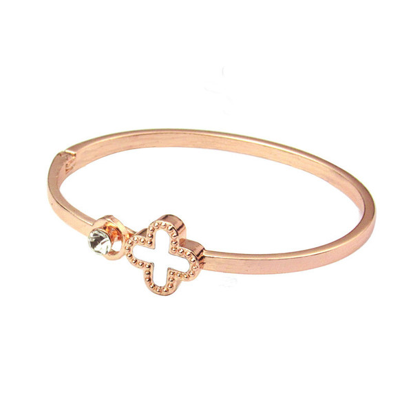 fashionable geometric lucky clover
