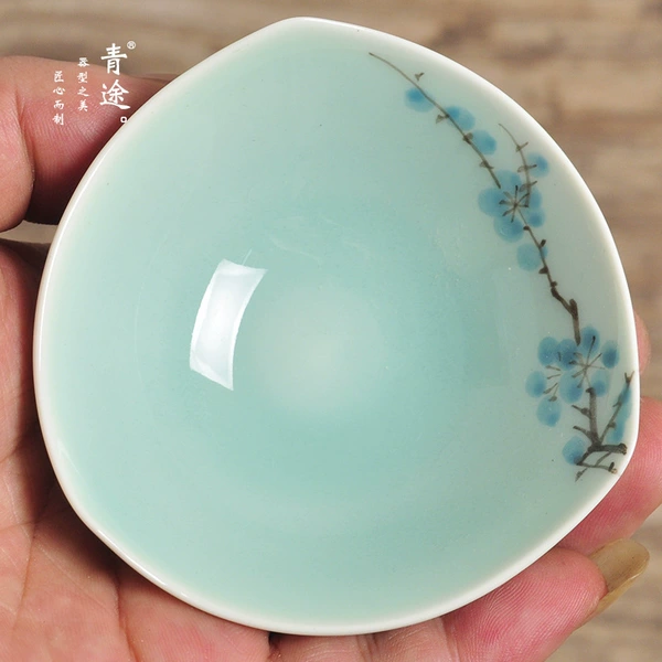 Triangular small cup of blue plum