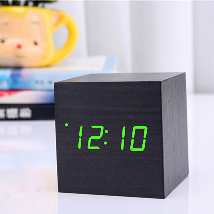 Creativo controlado por voz LED reloj de madera multifuncional despertador de madera regalo del estudiante reloj electrónico reloj de escritorio de fábrica al por mayor