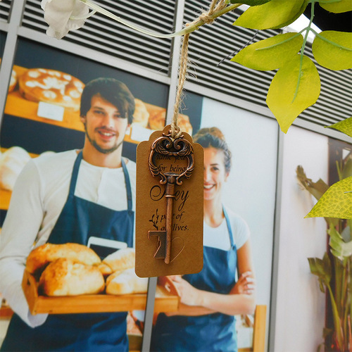 Factory direct sales keychain bottle opener creative retro wedding decoration party wedding gift wedding supplies