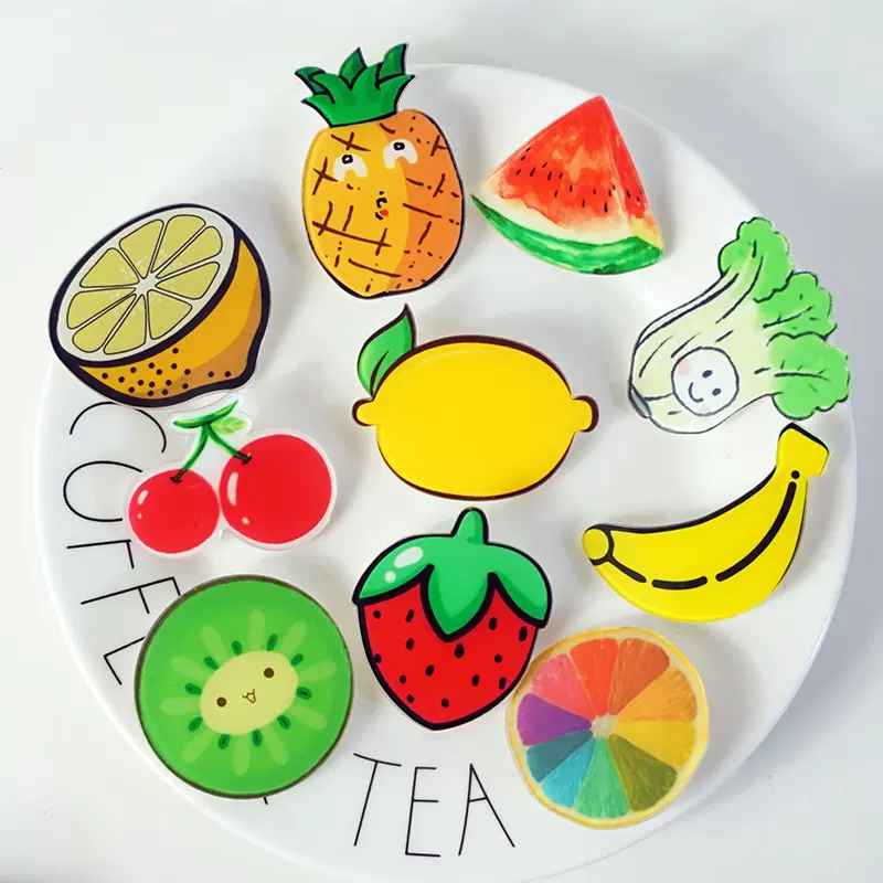 可爱胡萝卜胸针卡通水果别针情侣西瓜苹果草莓樱桃香蕉小学生徽章