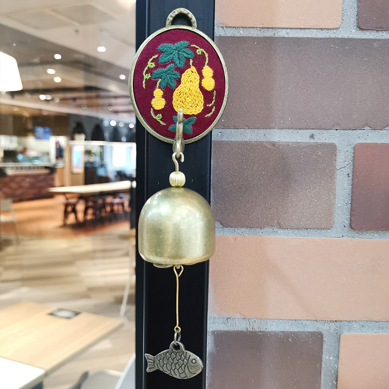 Bordado DIY Bell hecho a mano auto-bordado paquete de material matar el tiempo bordado tridimensional producción timbre colgante decoración campanas de viento
