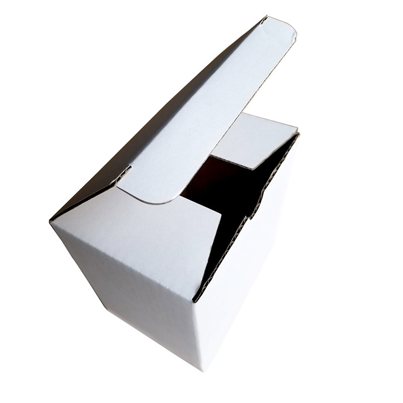 Caja blanca de cartón en stock caja de embalaje dura de tres capas caja de embalaje de papel Kraft corrugado expreso caja blanca