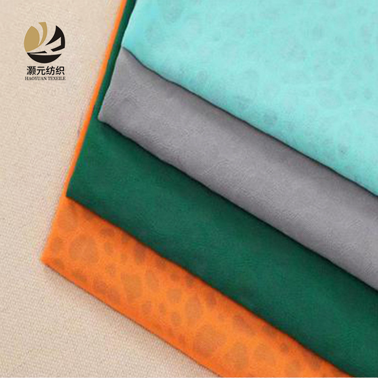 Fabricante de procesamiento de reducción de sal de chiffon 3D tela impresa en relieve láser vestido de mujer tela de chiffon