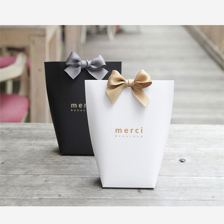 Spot high-grade universal white business gift box private logo bronzing Valentine's Day folding paper packaging box