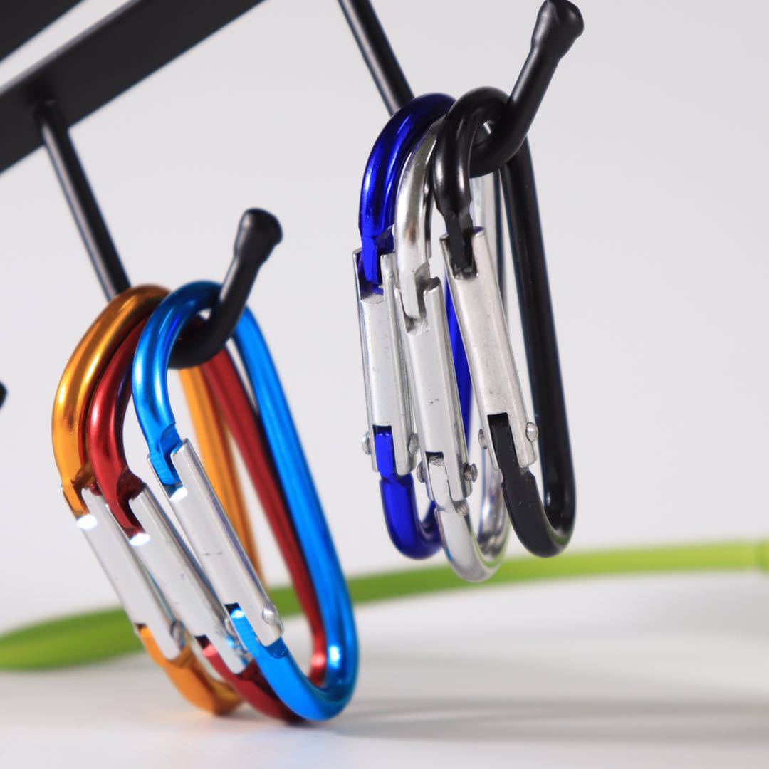 N ° 6 D color colgante de seguridad al aire libre aleación Aluminio multifuncional mosquetón en stock suministro