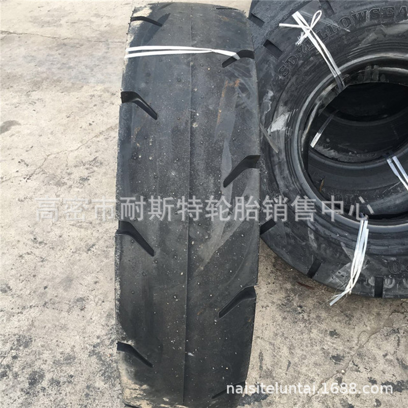 铲运机 10.00-20 光面轮胎